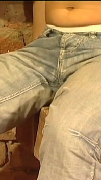 Napalony czeski twink jak sikanie i sperma