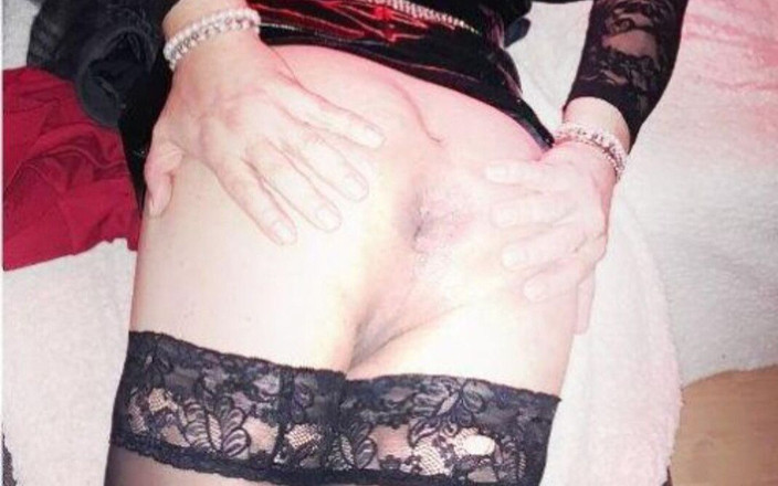 TransSexyLisa: Транссексуал самостоятельно трахает дилдо транссексину и анальный транс