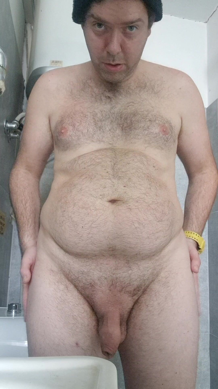 Mirko2589: Tutto Nudo in Un Bagno Pubblico