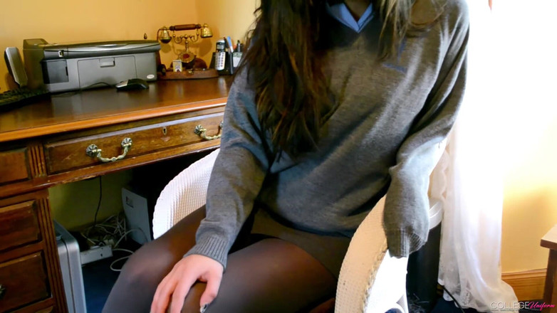 College Uniform: In het grijs met Tamsin K
