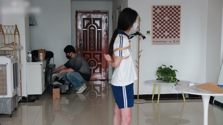 Asian bondage: Teman wanita yang suci terikat dengan tali dalam pakaian seragam...
