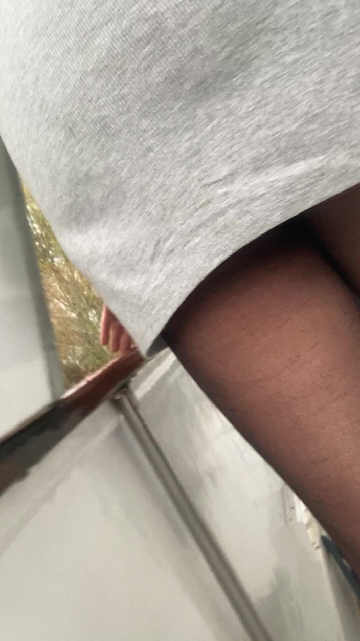 Sonitchka: सिलिकॉन बिल्ली के साथ पेशाब करना