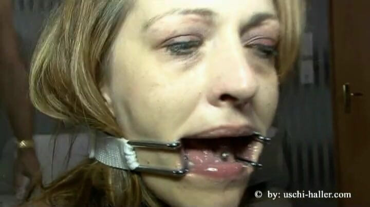 Club Express: Bizarre gangbang with Eve Gagging and Lea Blow