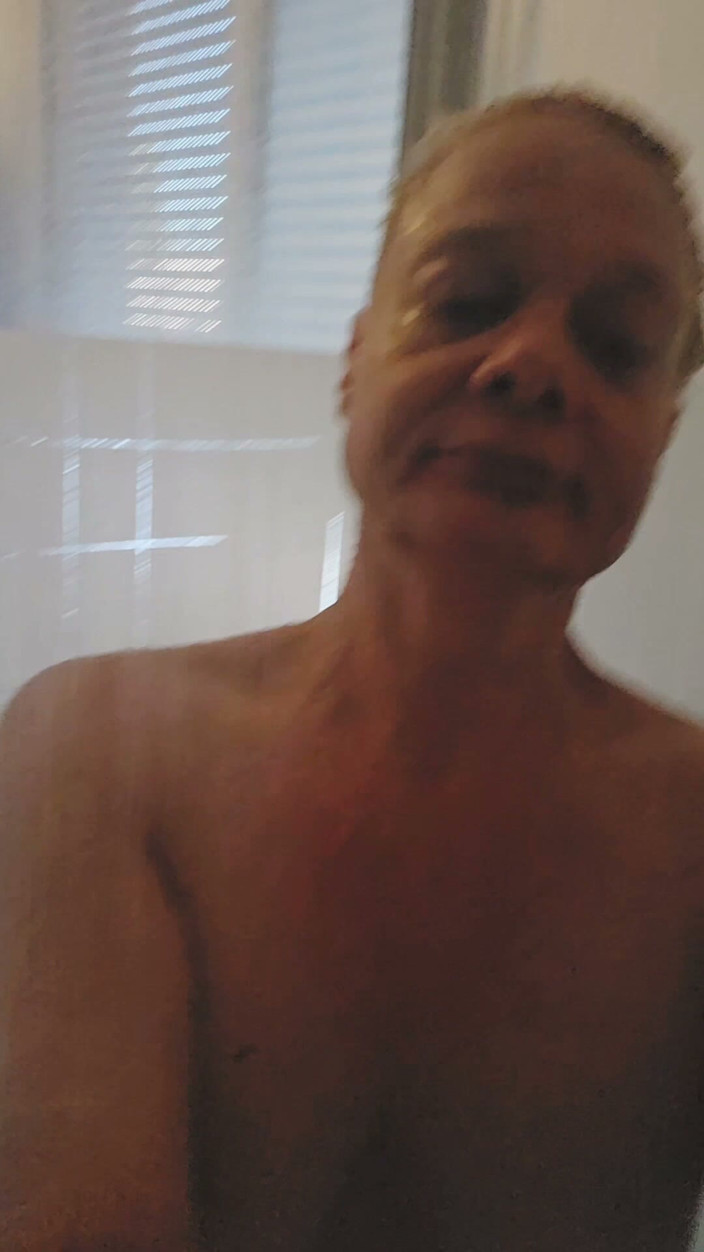 Sofy13: Venha Passar Um Tempo Íntimo No Banho Com Uma MILF Madura.