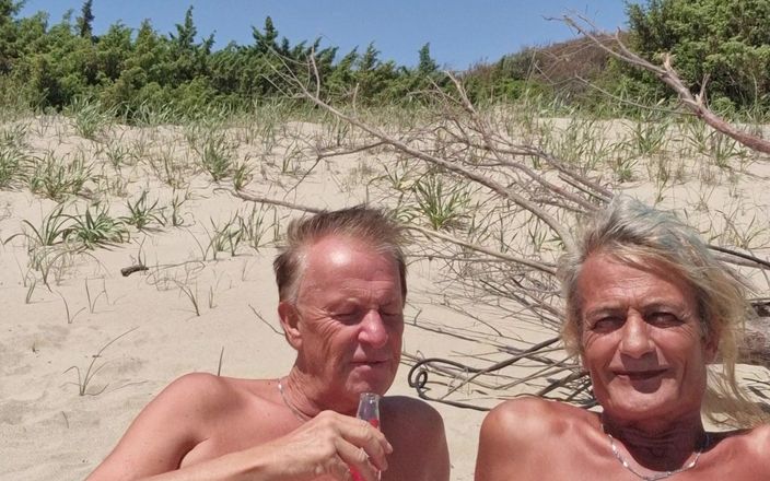 Gigi and David: Nudistická pláž stripchat sex show Gigindave Shemale přítelkyně veřejné setkání...