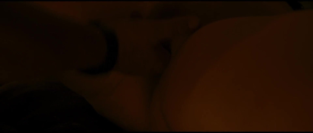 Verso Cinema: Asiática tatuada garota é dominada