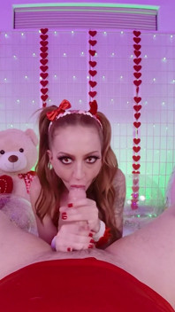 Si rambut merah miang Kendra Cole memberikan blowjob selamba Valentine