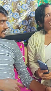 Donna indiana sporca Mona Bhabhi (figa stretta) scopa da un cazzo enorme un Divoratore desi con il suo grande pene ..