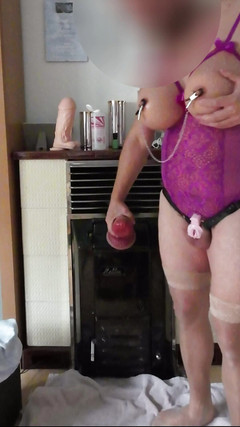 One2chris: Crossdresser con grandes pechos falsos entrenamiento anal