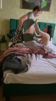 Aku ngebiarkan sahabatku ngentot sama istri baruku