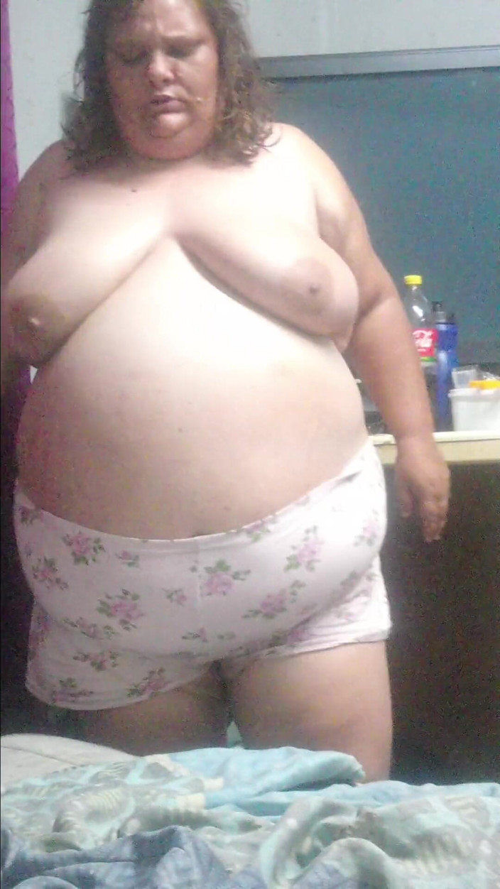 hothouse18xxx: Fat Stepmom Gives Stepson Very Good Blowjob Before Bed