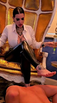 Miss Alessa Milano Crushing Feeding Foot Shoe Pembersihan Ludah