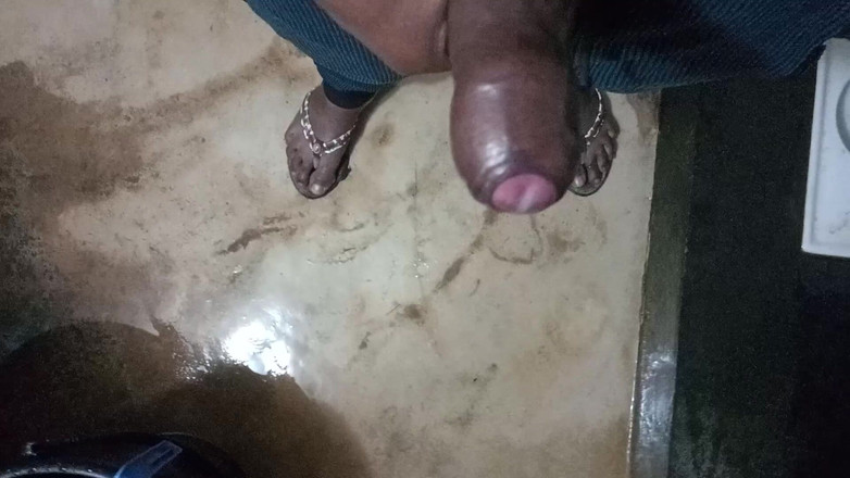 John Denver: インドの女子大生と初めてのセックス、タイトな膣