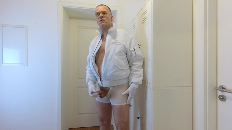 GERMANE_XL: White Alpha Hunk Berlin 7