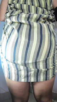 Une tapette desi excitée en chemise de nuit
