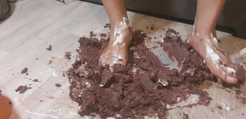 Simp to my ebony feet: Whole chocolate cake foot stomp