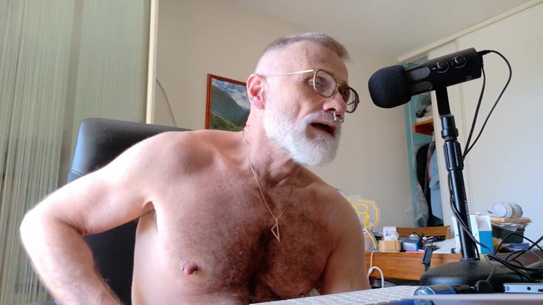 MusclesCigarsFFPig: Müşteri/Yaratıcı Hizmeti için Video