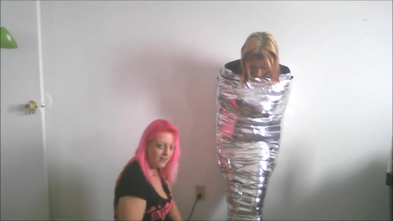 Selfgags classic: Momificando Kandy!