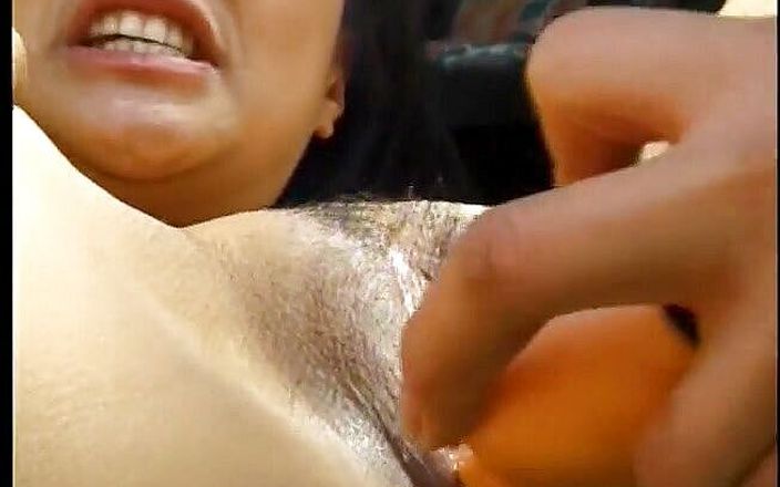 Lesbo Tube: Азиатская шлюшка и ее подруга трахаются пальцами рядом с бассейном