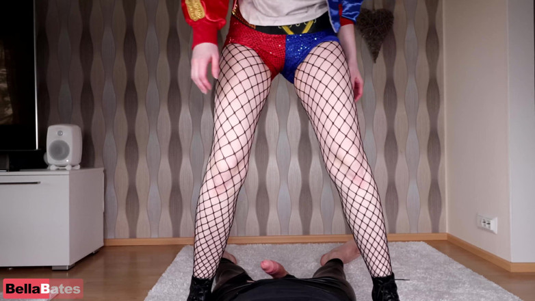 BellaBates: Harley Quinn fångar batman