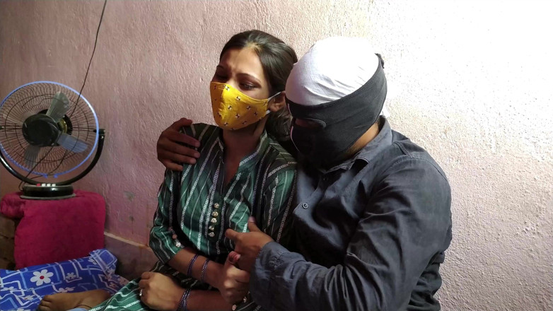 HousewifeGeeta: Chica fue follada por el maestro para aumentar calificaciones