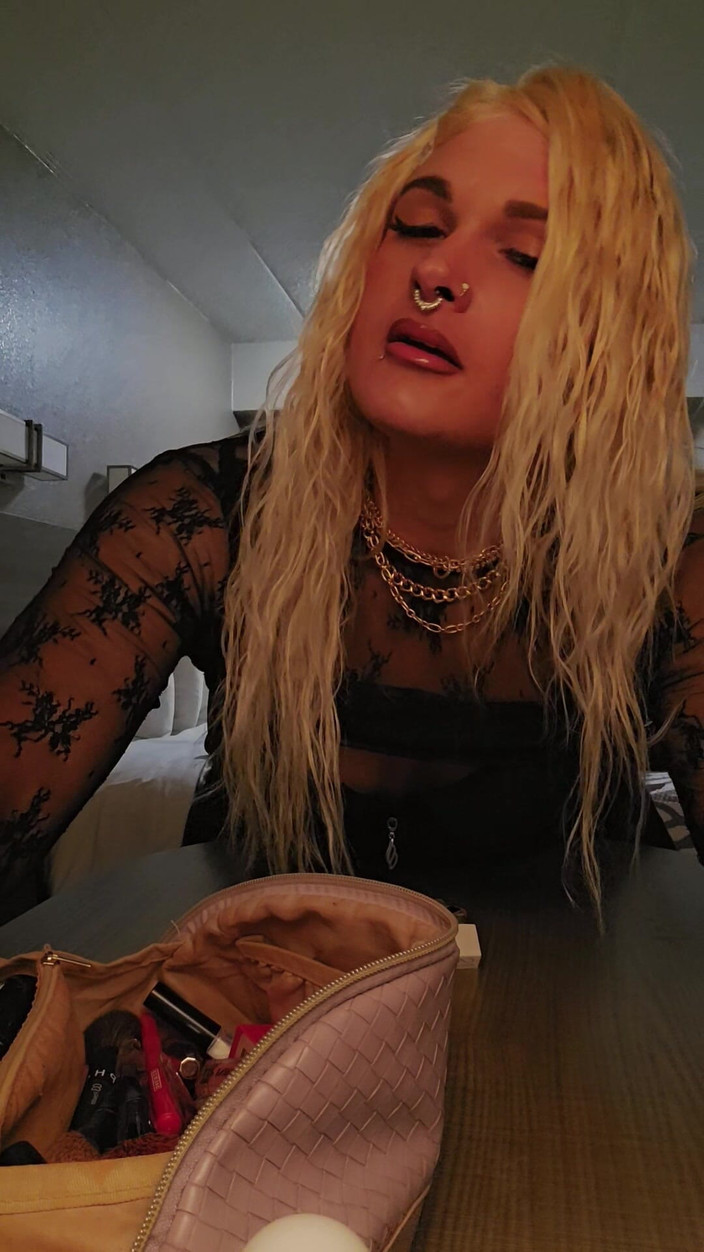 Darkfetish2k: Sie ist ein böses mädchen (braucht schwanz)