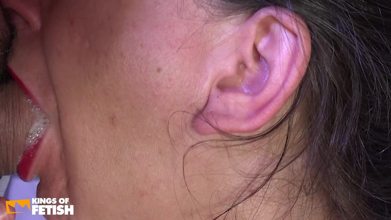 Fixed on Mature: O pacientă brunetă se pișă după ce a primit un...