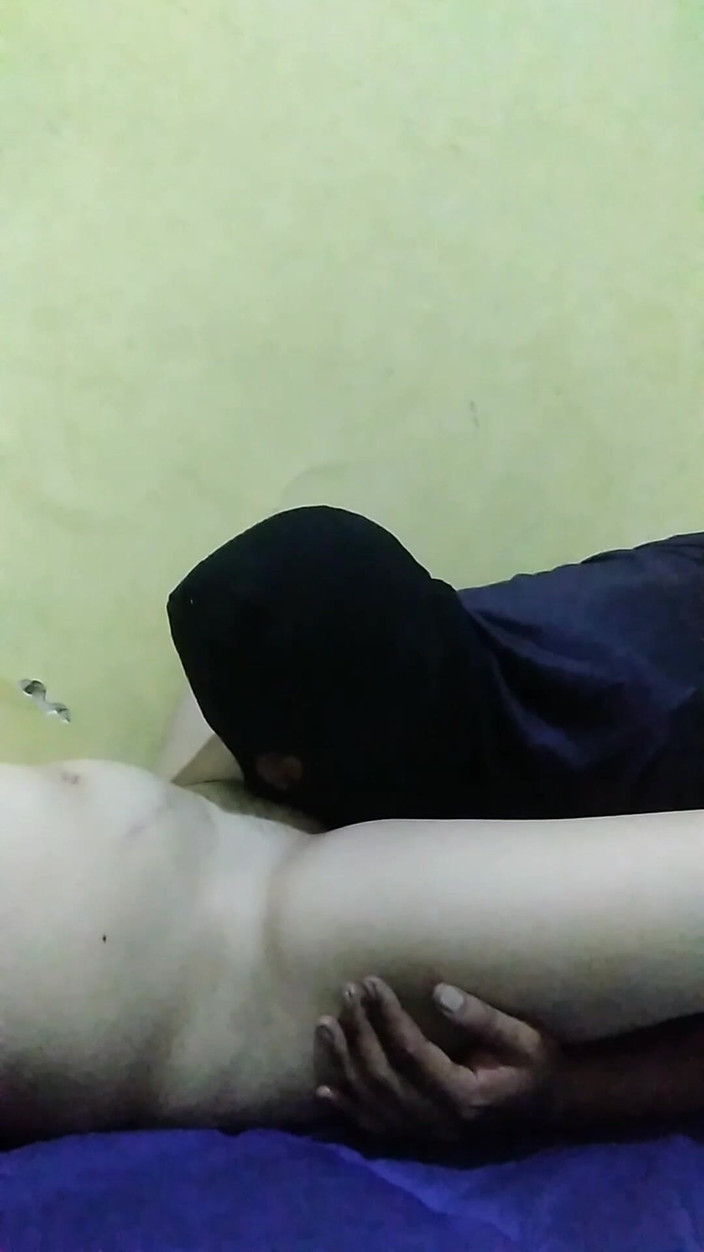 Angelina Pop: Lízání kundičky milfky, když je dům tichý