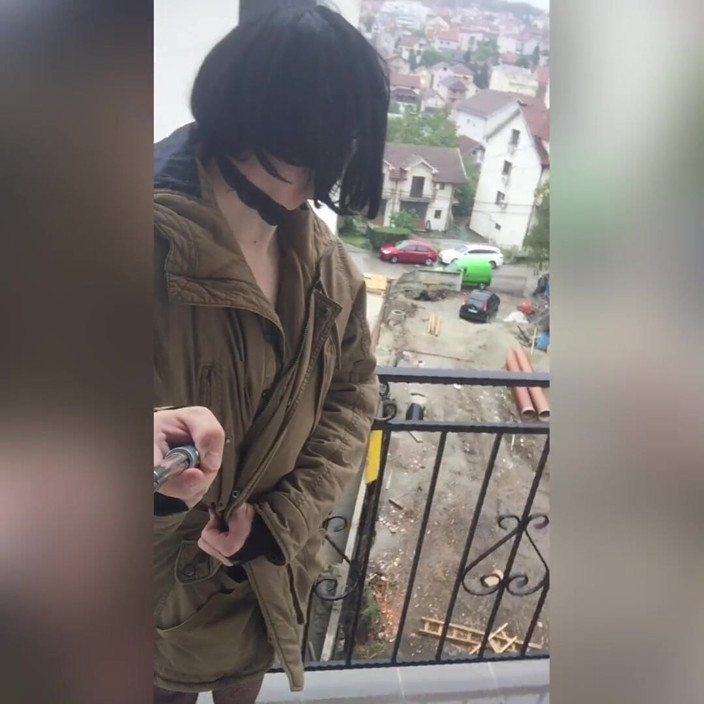 Sissyvalerie69: Téměř chycen sousedem