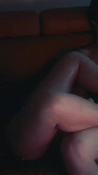 Footjob huilé sexy et sensuel pour mon demi-frère