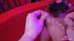 Mistress Legs: Jen mokrá nylonová masáž nohou z pohledu první osoby