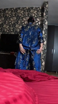 자지를 빨고 정액을 가지고 노는 섹시한 게이샤 274