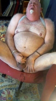 Beardaddychub trekt zich af in sokken en jock