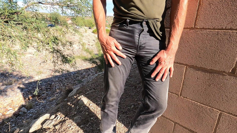 Lapetus: 에어비앤비에서 40분 동안 오줌 싸기