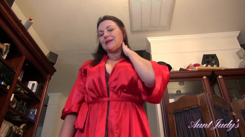 Aunt Judy's: AuntJudys - Vaše chlupatá zralá nevlastní teta Joana vám dává masáž (POV)