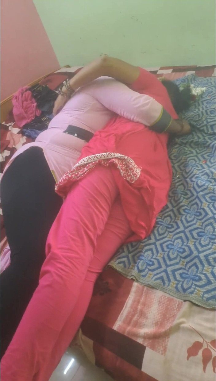 Tamil lesbian: Lesbijskie ciocia przyłapane przez chłopaka