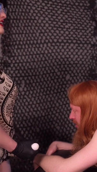 Plnění jejích děr - Děvka Sissy Spitroast s paní Diana Von Rigg & Paní Zara Fox