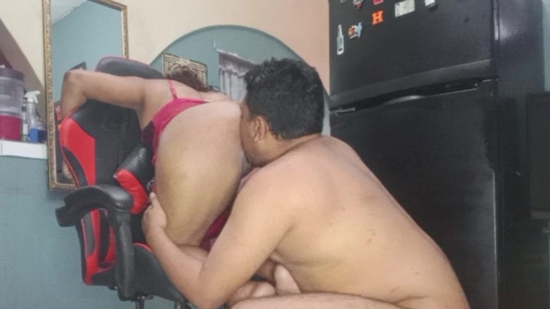 BigassMILF40: La moglie del mio migliore amico mi invita a casa...