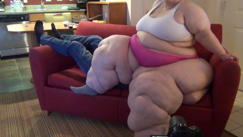 Full Weight Productions: Bobbi Jo ถล่มเขาเข้ากับโซฟา