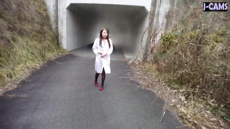 J-Cams: Uzun dilli oyuncu diyetisyen yaramaz bir gülümsemeyle seni yavaşça azdırıyor. 2