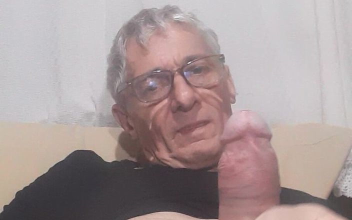 Big uncut hard cock: Дрочу член сама для тебя