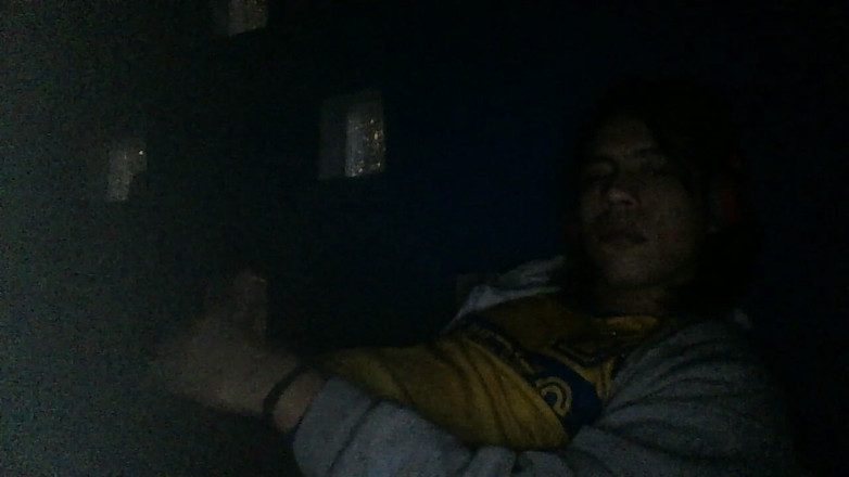 AlexAlejandro13: Dospělý muž v brzkých ranních hodinách