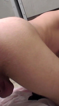 J'aime me faire enculer par ma belle copine sexy et excitée à la chatte étroite et au gode ceinture