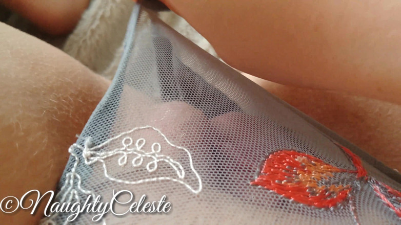NaughtyCeleste: सेक्सी ग्रे फीता पैंटी में ऊँगली करने के साथ चरमसुख