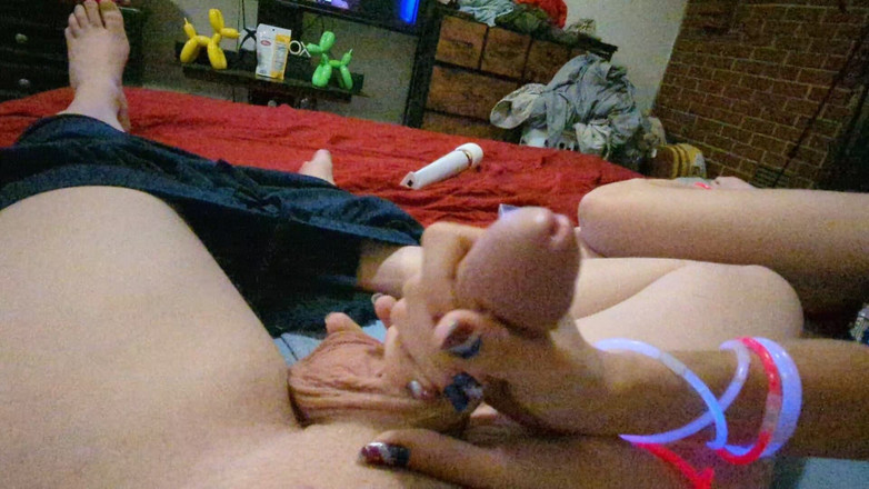 Richelle Rose: 7월 4일 POV 정액과 예쁜 손톱이 떨어지는 손 작업을 닫습니다.