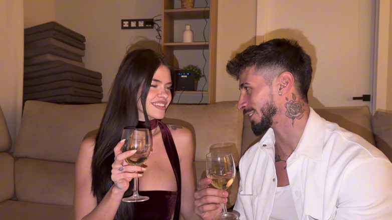 Valentino Roca TV: Fucking teman wanita saya keras untuk Hari Valentine