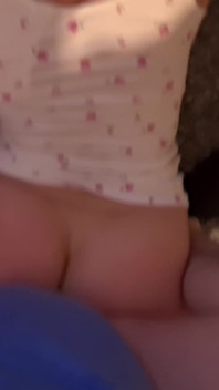 La giovane sorellastra sorpresa a guardare il porno ha preso la sua sborra in bocca dada Deville