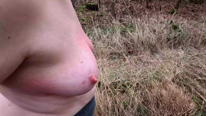 Bouncy Tits Action: Breastslapping Outdoor