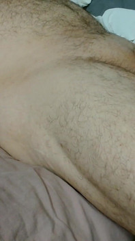 Mannen vaknade med en handjob från kåt fru