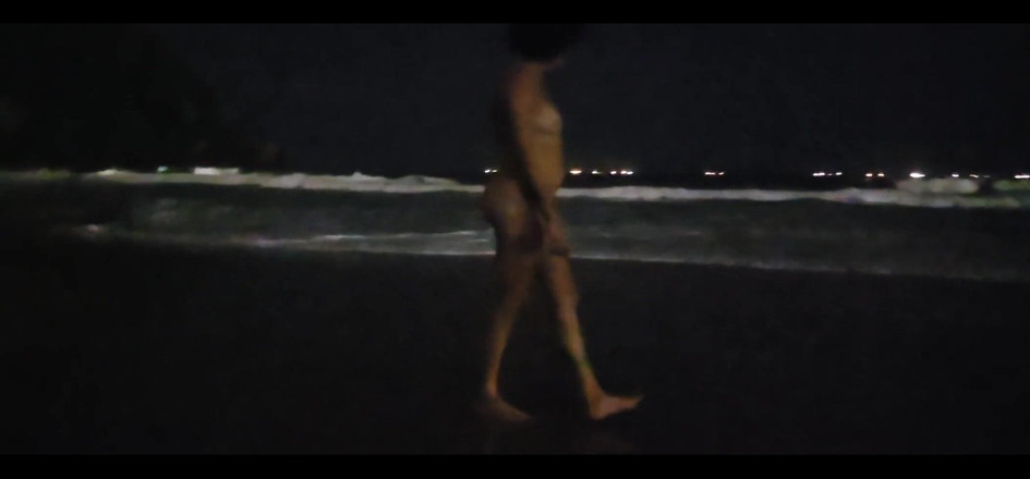 Bruxo fire: Kočka chodí nahá na pláži, vzal jsem ji na skály...